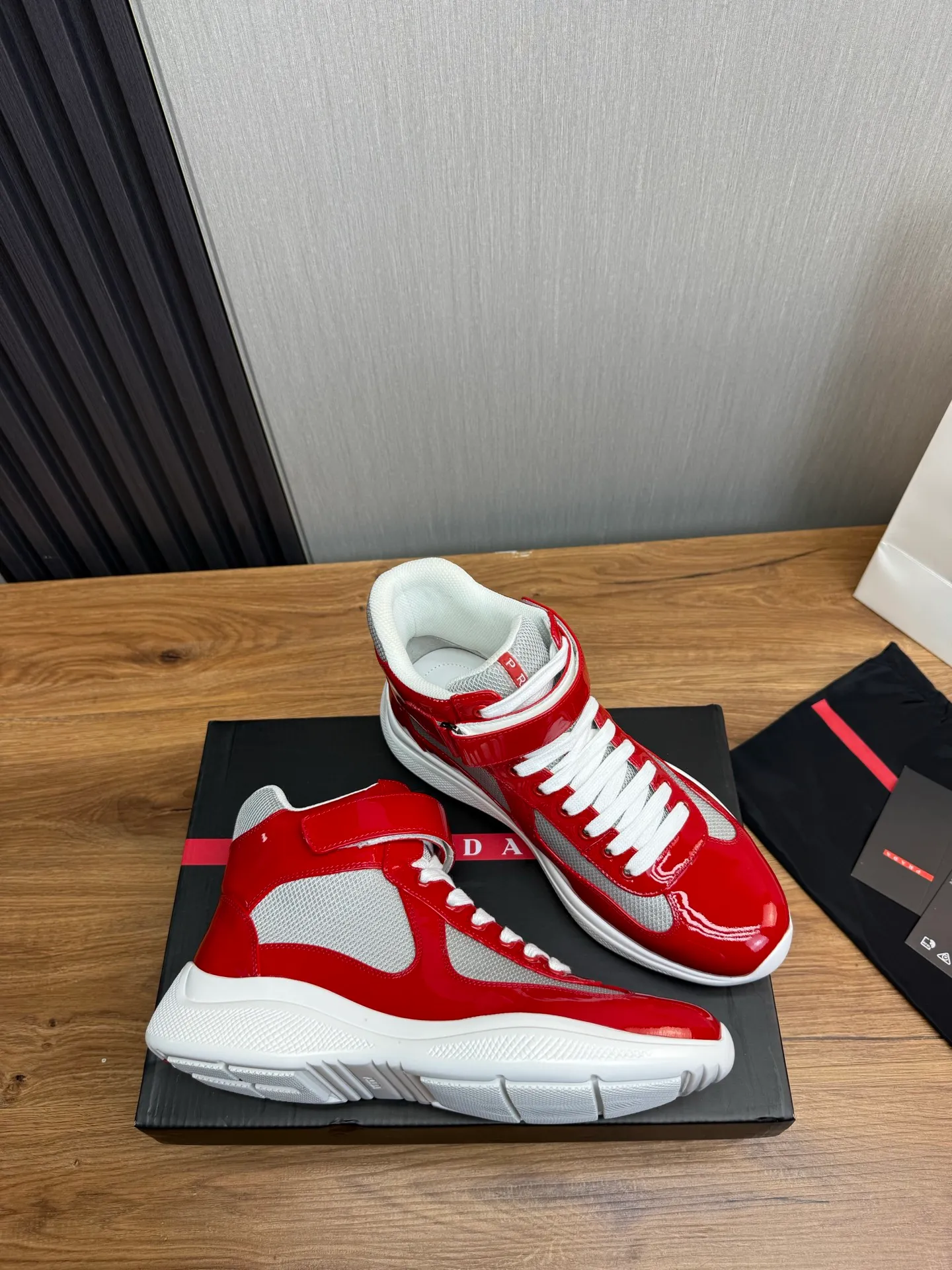 Men's shoes 700💰 [PRADA] Hot selling items🔥Must be recommended every day~~ Official website synchronized, 1:1 high quality shipments✔️ Imported cowhide fabric, cowhide lining, original bottom, high-end airplane box packaging🎁 38-45 (38.45 custom-made, non-refundable)